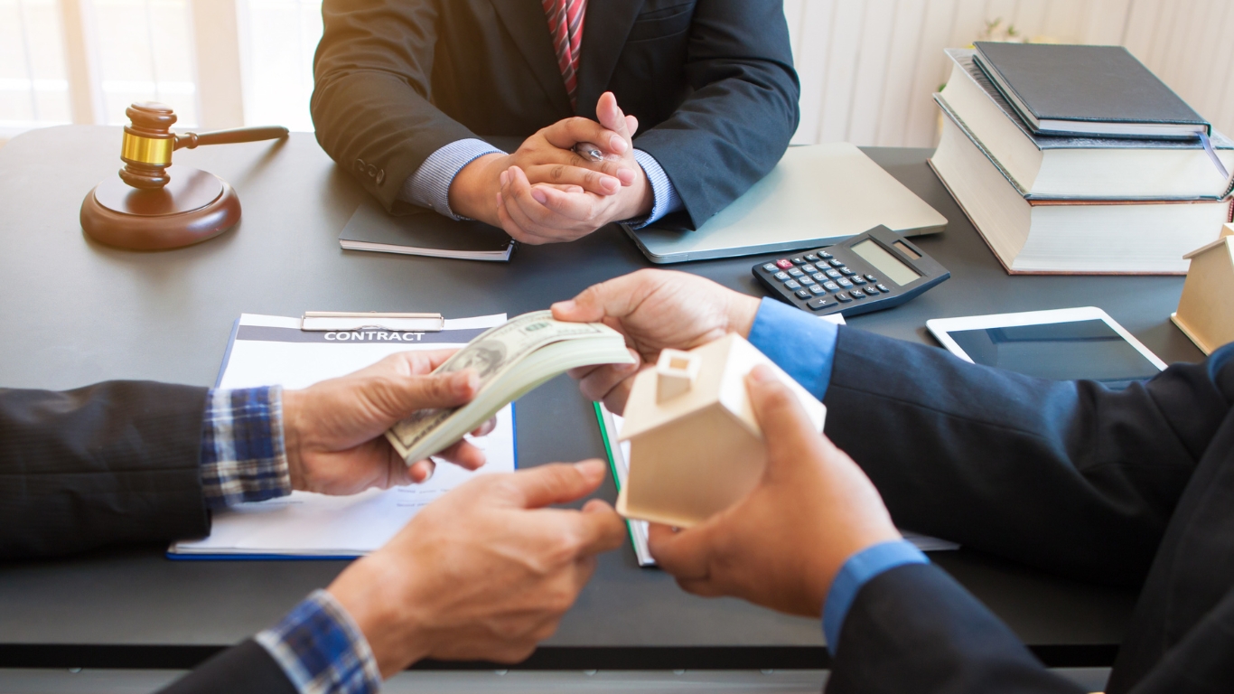 Cómo Proteger tu Inversión Inmobiliaria en República Dominicana: Guía de Seguros y Contratos